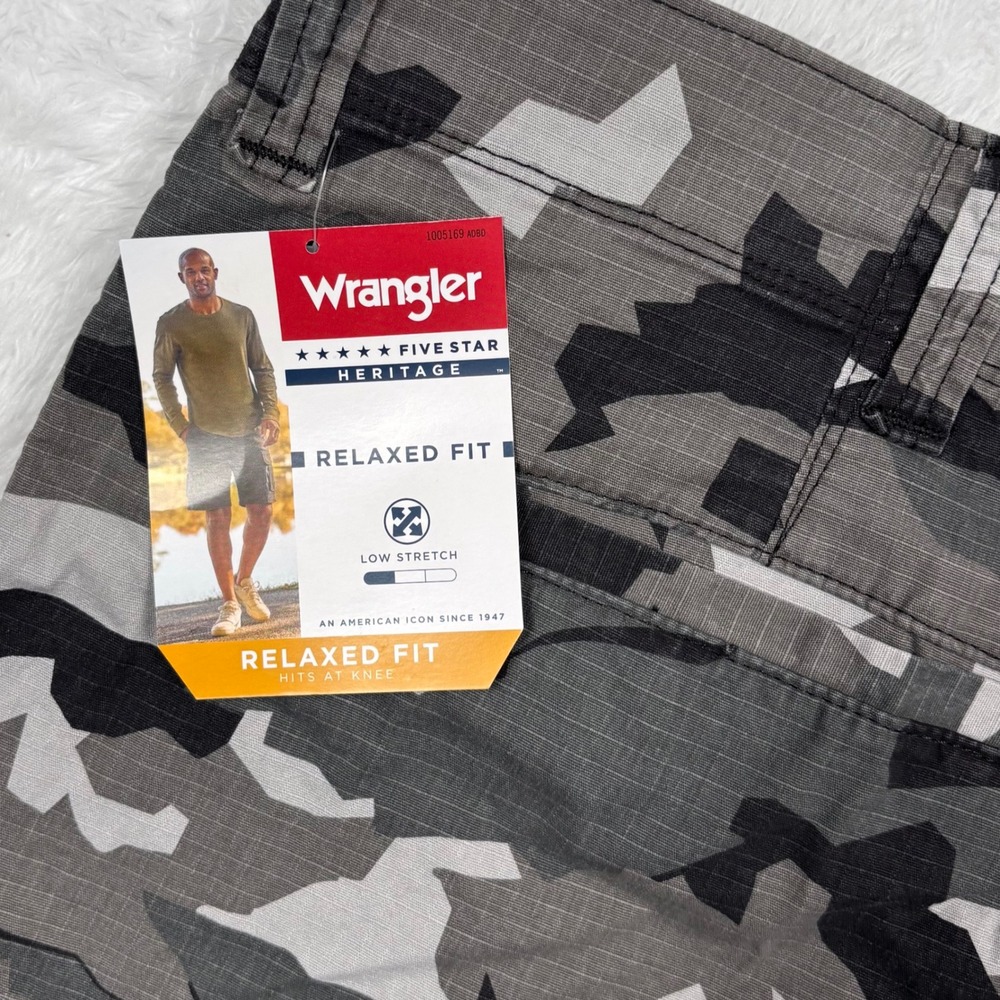 NEW Wrangler Cargo Shorts Men‎ 46 Grey Camo Ripstop Relaxed Five Star 10" Inseam